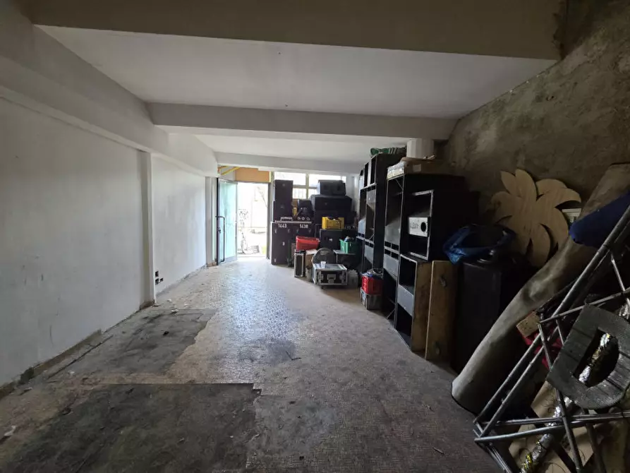 Immagine 4 di Negozio in vendita  in via Vasco de Gama a Firenze