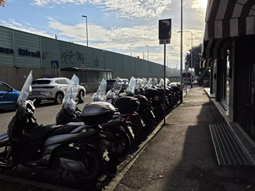 Immagine 6 di Negozio in vendita  in via Vasco de Gama a Firenze