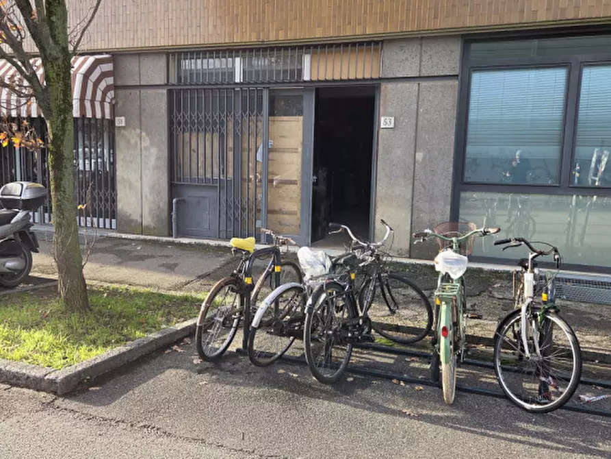 Immagine 8 di Negozio in vendita  in via Vasco de Gama a Firenze