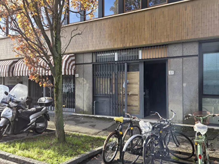 Immagine 10 di Negozio in vendita  in via Vasco de Gama a Firenze