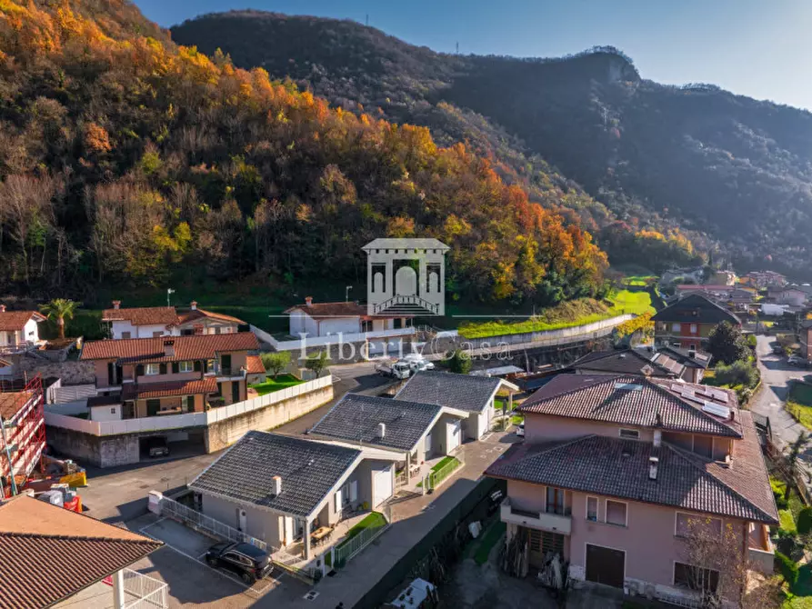 Immagine 3 di Villa in vendita  in Via Provinciale a Roè Volciano