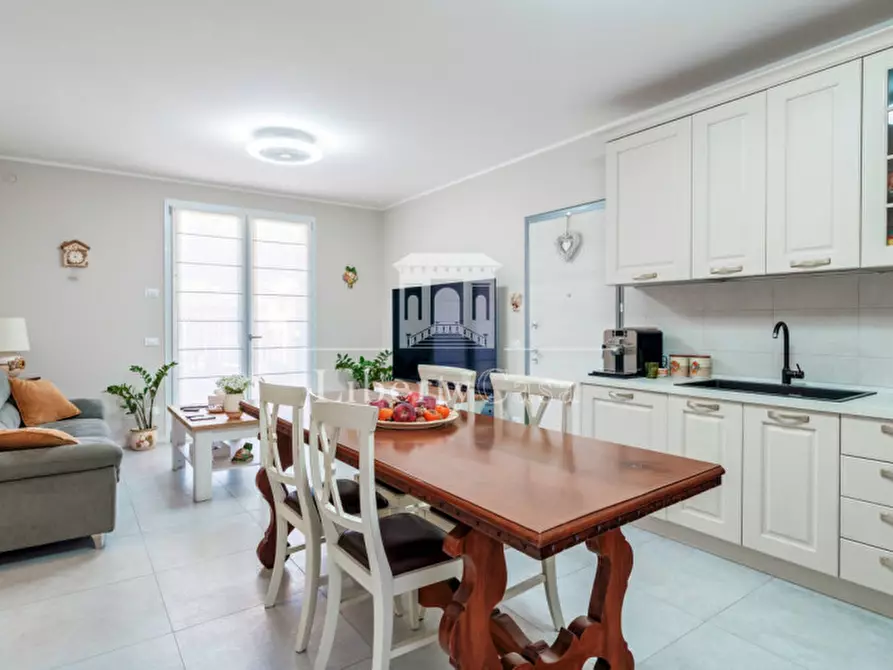 Immagine 7 di Villa in vendita  in Via Provinciale a Roè Volciano