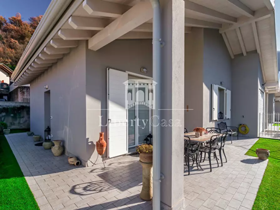 Immagine 9 di Villa in vendita  in Via Provinciale a Roè Volciano