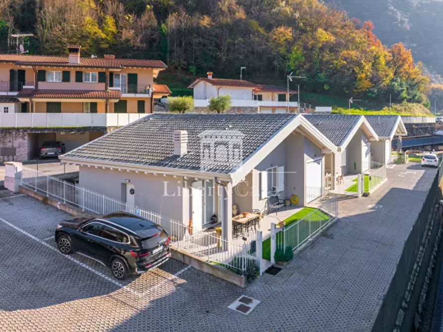 Immagine 10 di Villa in vendita  in Via Provinciale a Roè Volciano