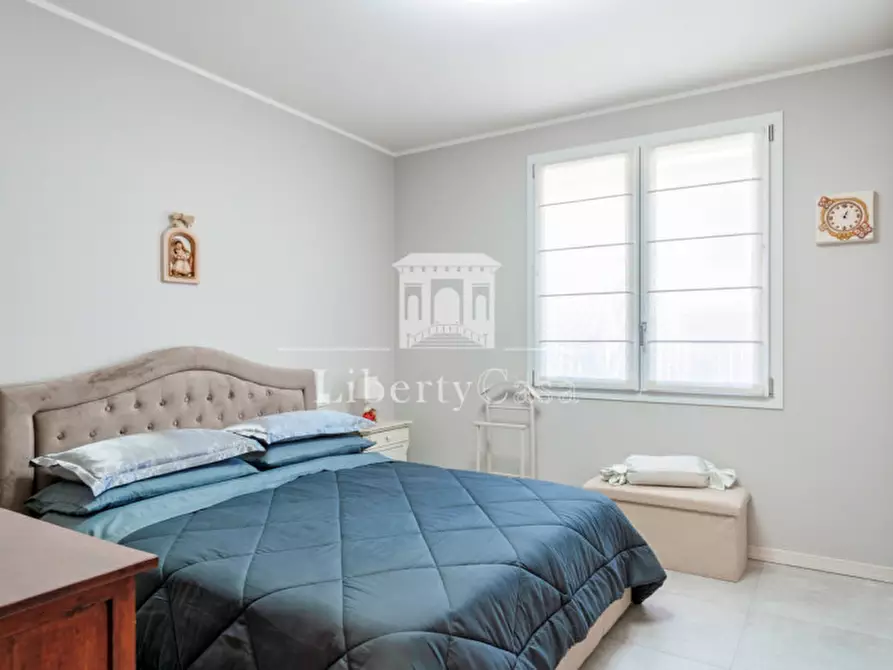 Immagine 11 di Villa in vendita  in Via Provinciale a Roè Volciano