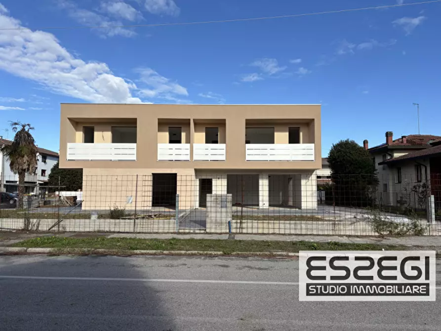 Immagine 1 di Casa trifamiliare in vendita  a Selvazzano Dentro