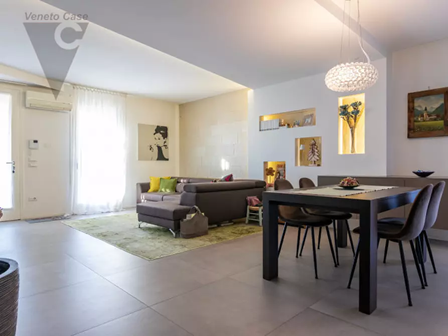 Immagine 2 di Casa quadrifamiliare in vendita  a Legnaro