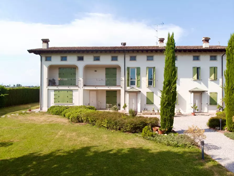 Immagine 1 di Casa trifamiliare in vendita  in via. Strada Acquafredda a Castel Goffredo