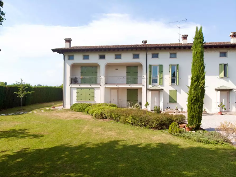 Immagine 2 di Casa trifamiliare in vendita  in via. Strada Acquafredda a Castel Goffredo