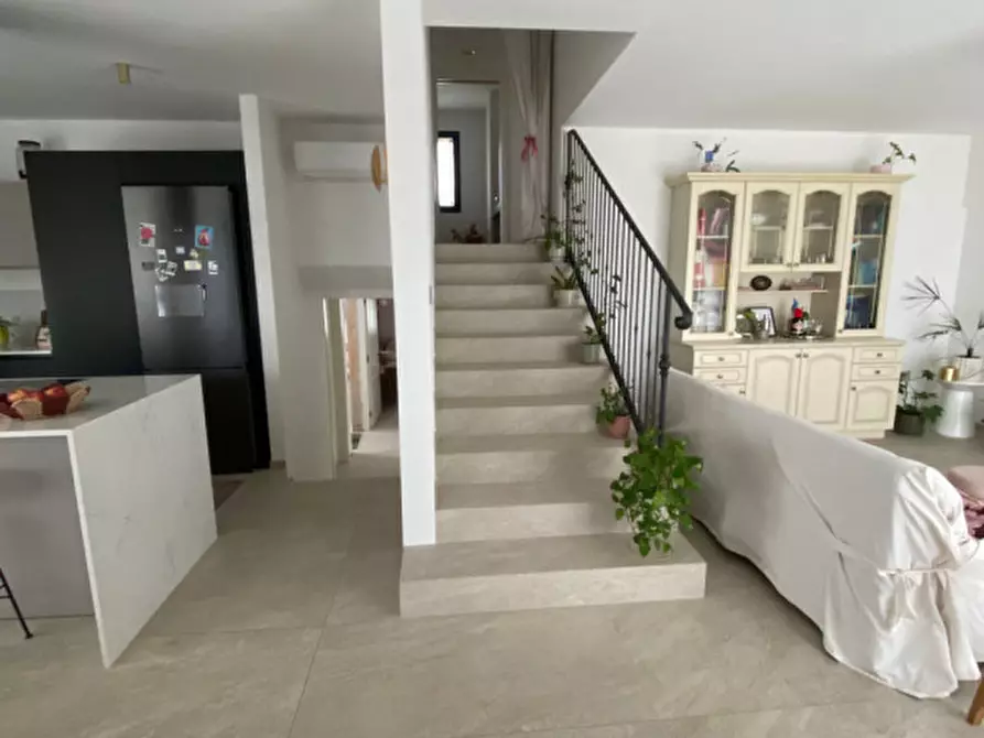 Immagine 4 di Casa bifamiliare in vendita  in Via Cisteron a Loreggia