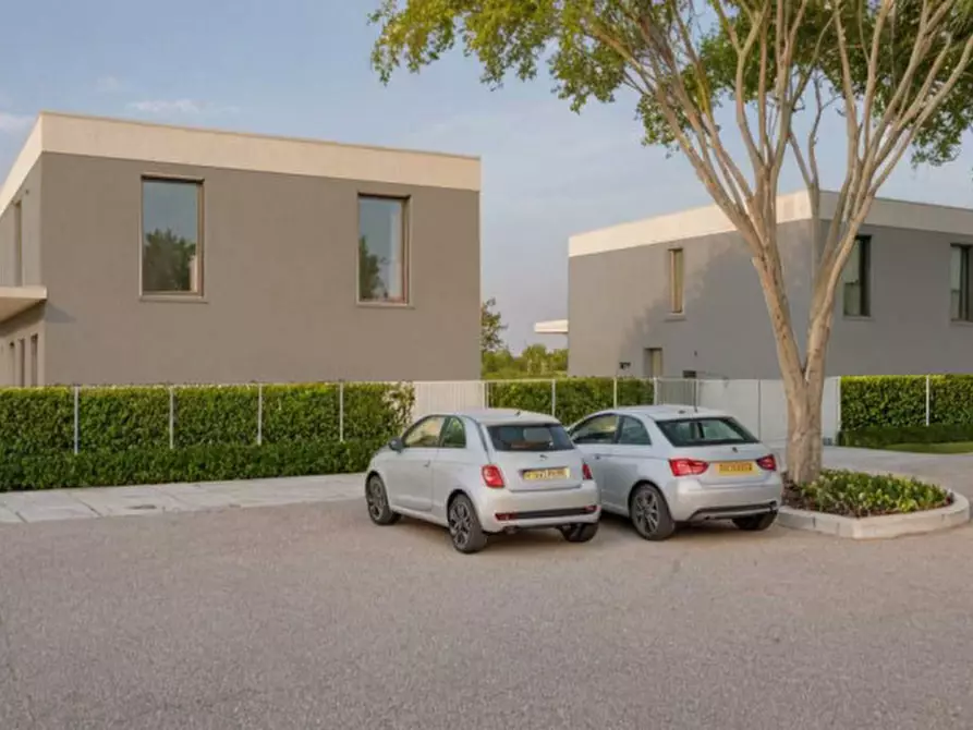 Immagine 3 di Villa in vendita  in Via Martiri Giuliani e Dalmati a Saonara