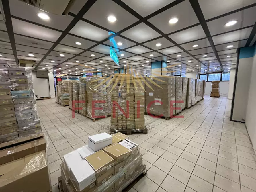 Immagine 15 di Magazzino in vendita  in Via Cal Piccole a Montebelluna