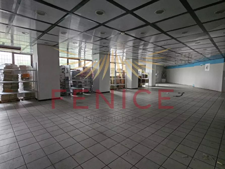 Immagine 21 di Magazzino in vendita  in Via Cal Piccole a Montebelluna