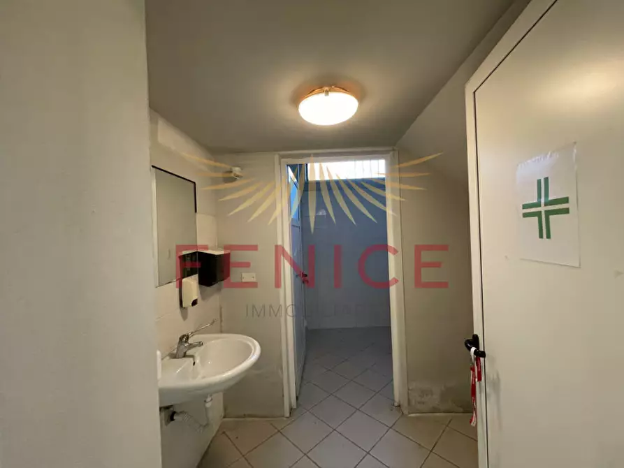 Immagine 31 di Magazzino in vendita  in Via Cal Piccole a Montebelluna