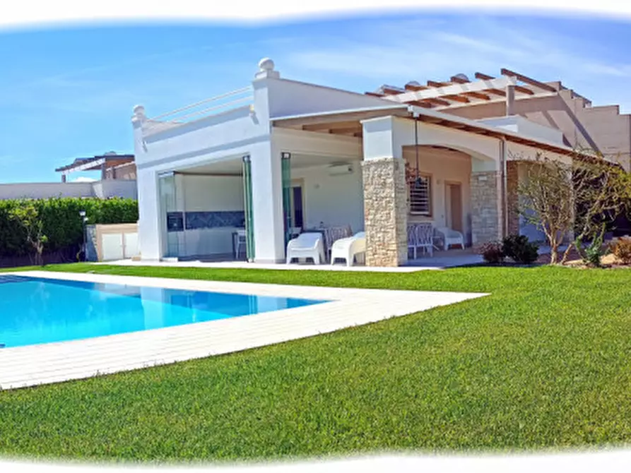 Immagine 1 di Casa bifamiliare in vendita  in Capitolo a Monopoli