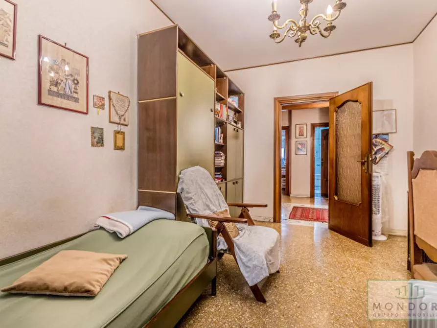 Immagine 3 di Appartamento in vendita  in Via delle Vestali a Roma