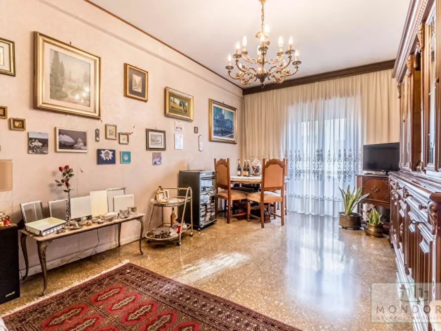 Immagine 5 di Appartamento in vendita  in Via delle Vestali a Roma