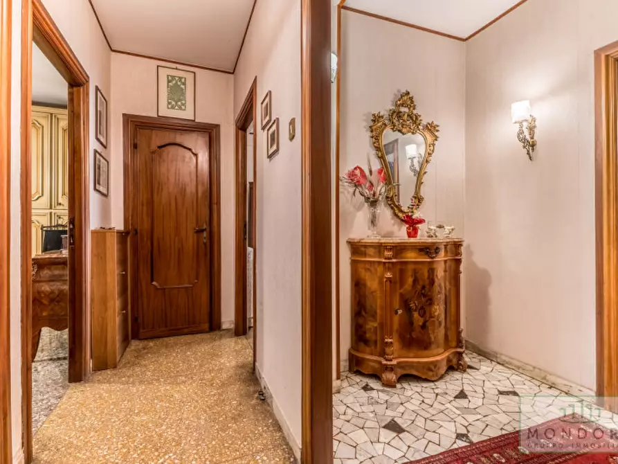 Immagine 10 di Appartamento in vendita  in Via delle Vestali a Roma