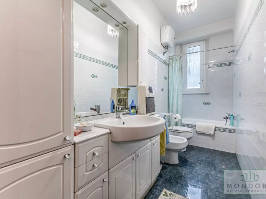 Immagine 11 di Appartamento in vendita  in Via delle Vestali a Roma