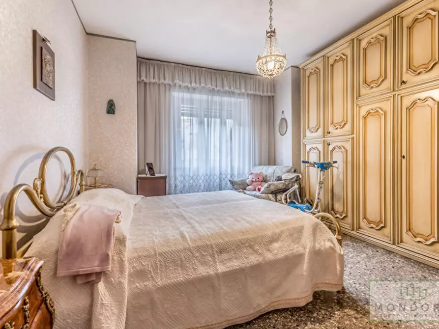 Immagine 13 di Appartamento in vendita  in Via delle Vestali a Roma