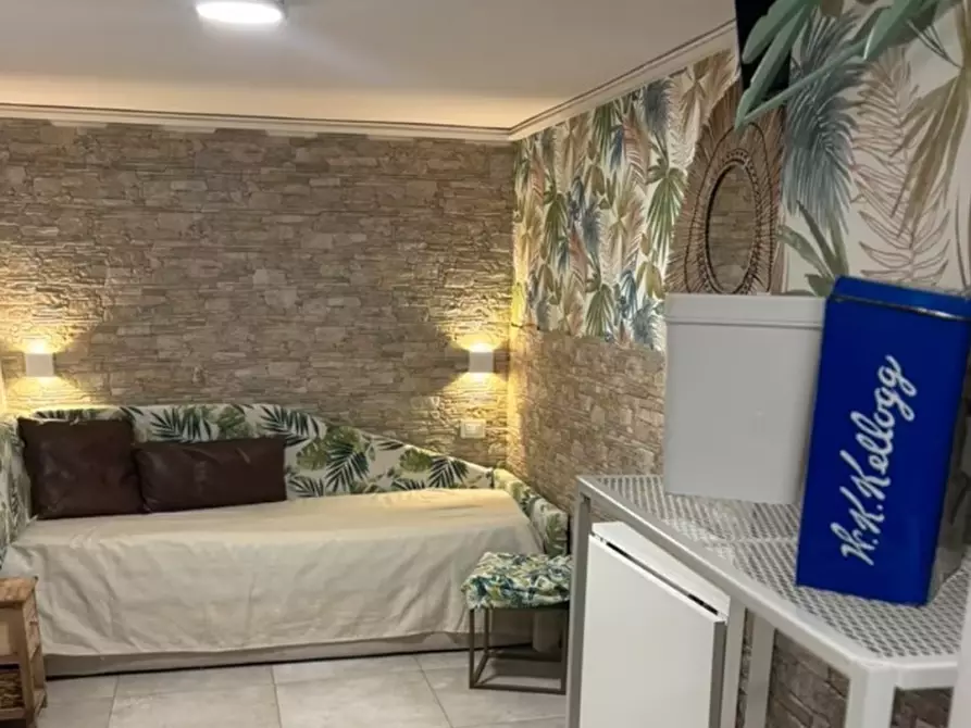 Immagine 1 di Appartamento in affitto  in corso Vittorio Emanuele 308 a Napoli