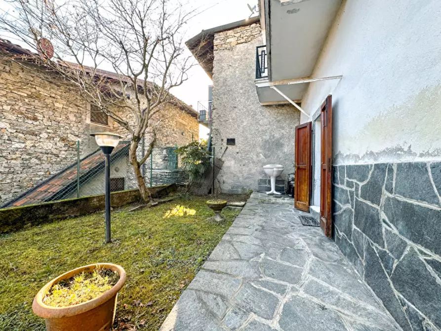 Immagine 25 di Appartamento in vendita  in via per ghiffa, 3 a Oggebbio