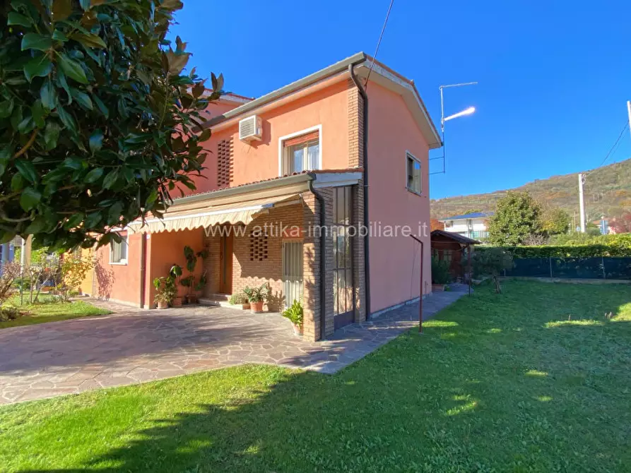 Immagine 1 di Casa bifamiliare in vendita  in Via Guido Negri a Lozzo Atestino