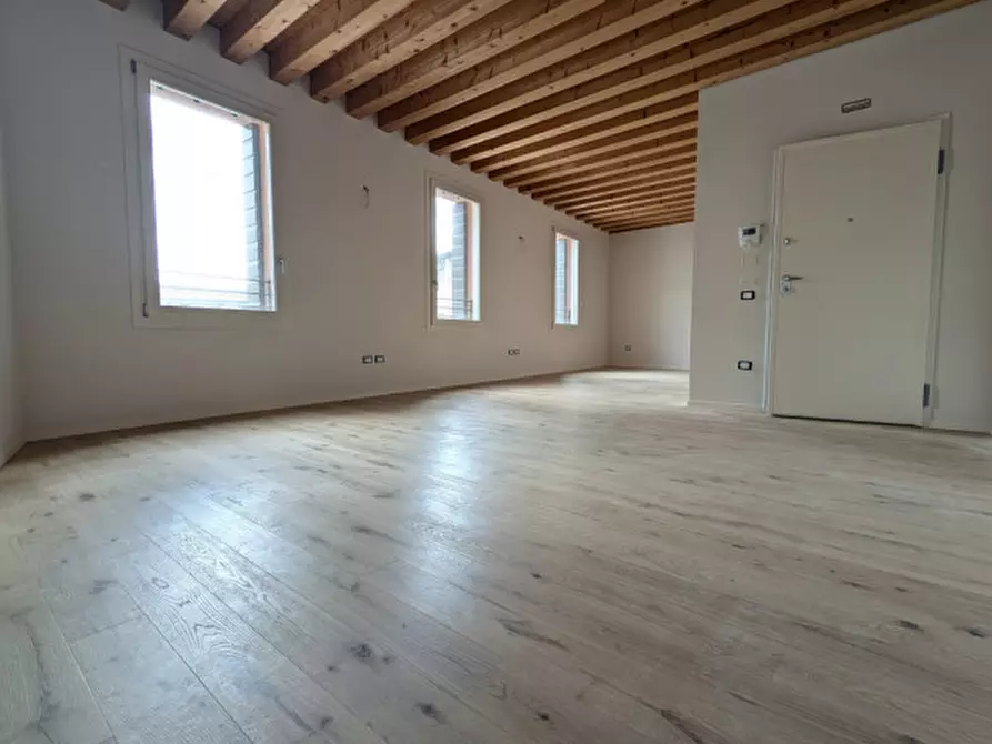 Immagine 4 di Appartamento in vendita  in Via Bastia Vecchia, 36 a Castelfranco Veneto