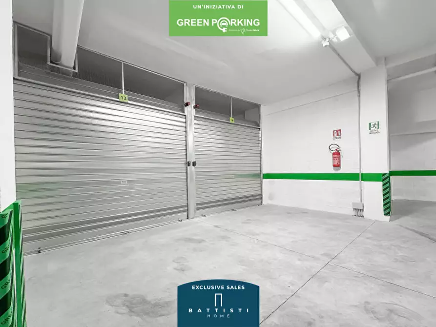 Immagine 3 di Garage in vendita  in Viale Guglielmo Marconi a Roma