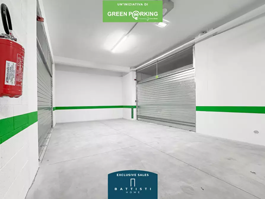 Immagine 10 di Garage in vendita  in Viale Guglielmo Marconi a Roma