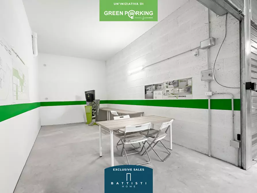 Immagine 11 di Garage in vendita  in Viale Guglielmo Marconi a Roma