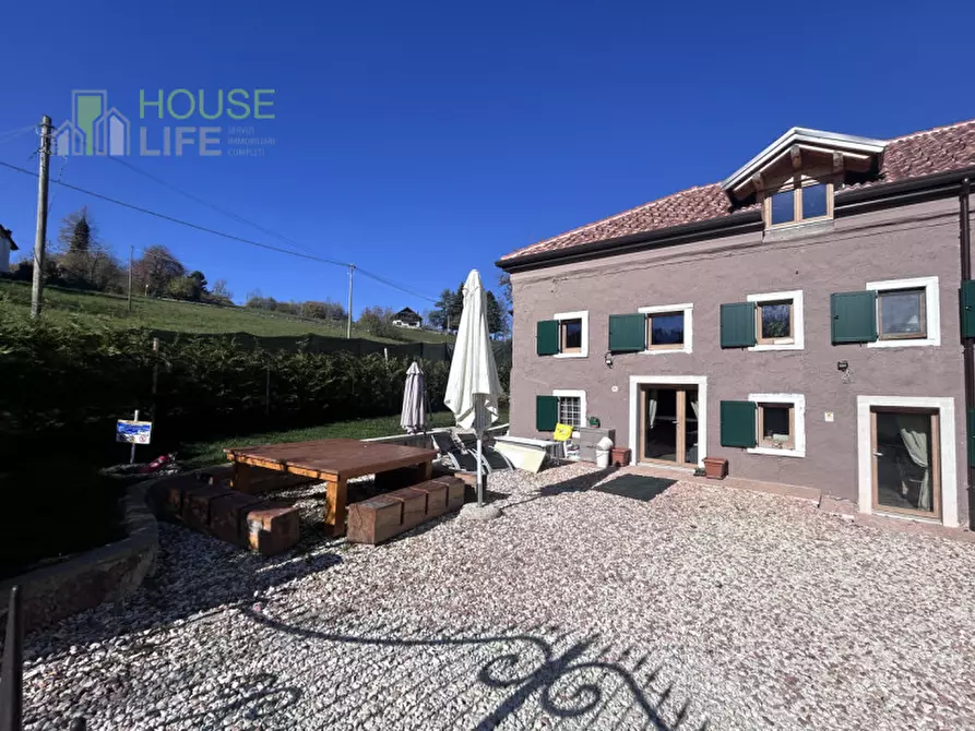 Immagine 1 di Casa bifamiliare in vendita  in via XXVII aprile a Roana