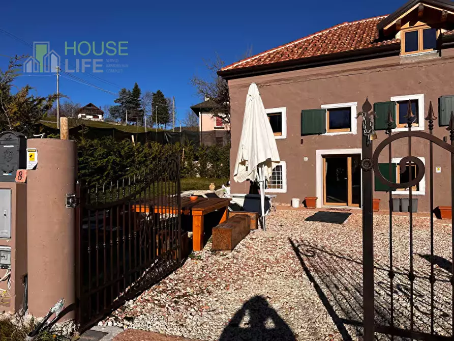 Immagine 2 di Casa bifamiliare in vendita  in via XXVII aprile a Roana