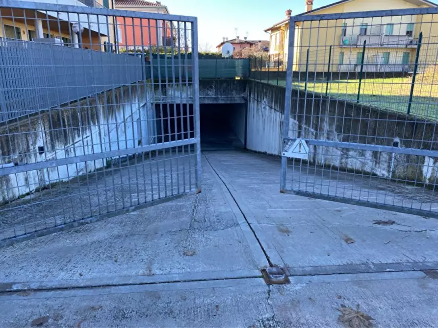 Immagine 1 di Garage in vendita  in via caduti di nassirya a Mozzecane