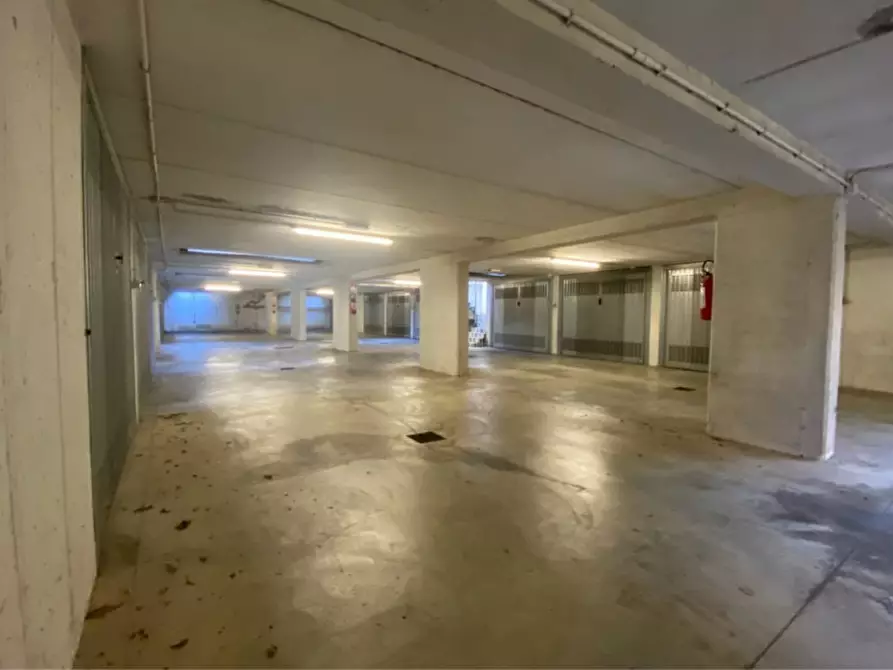 Immagine 2 di Garage in vendita  in via caduti di nassirya a Mozzecane