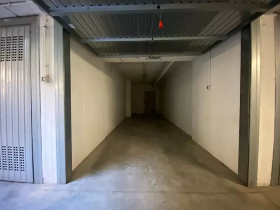 Immagine 3 di Garage in vendita  in via caduti di nassirya a Mozzecane