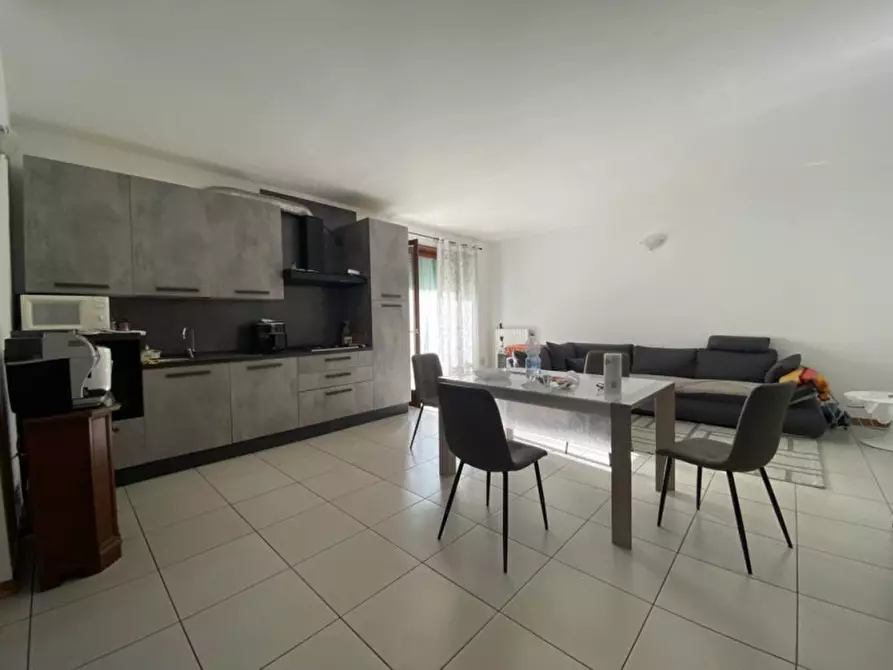 Immagine 3 di Appartamento in vendita  in via Borgo Quaresima a Roverbella