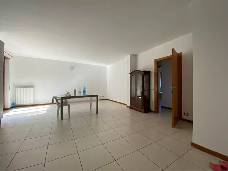 Immagine 2 di Appartamento in vendita  in via Borgo Quaresima a Roverbella