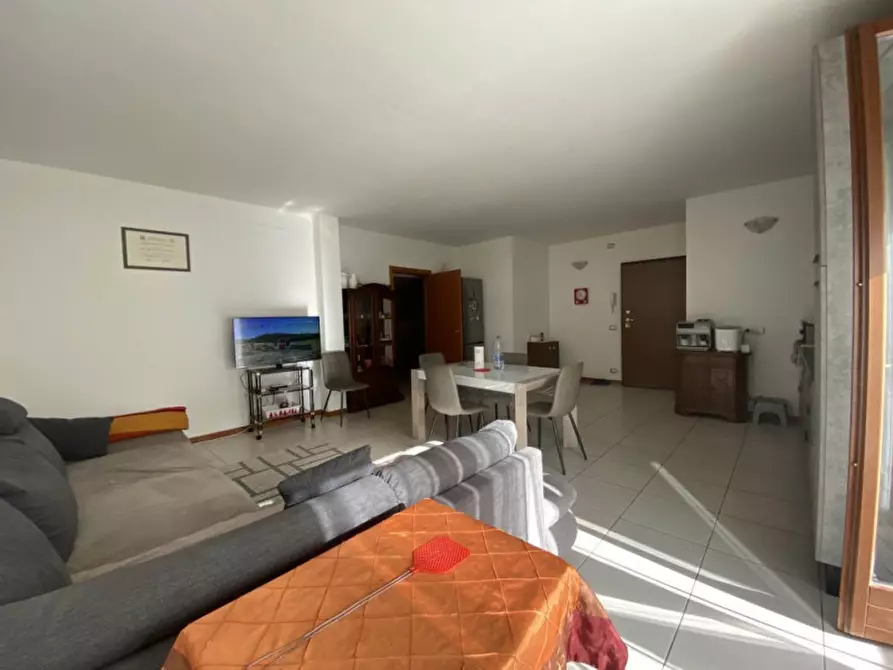 Immagine 5 di Appartamento in vendita  in via Borgo Quaresima a Roverbella