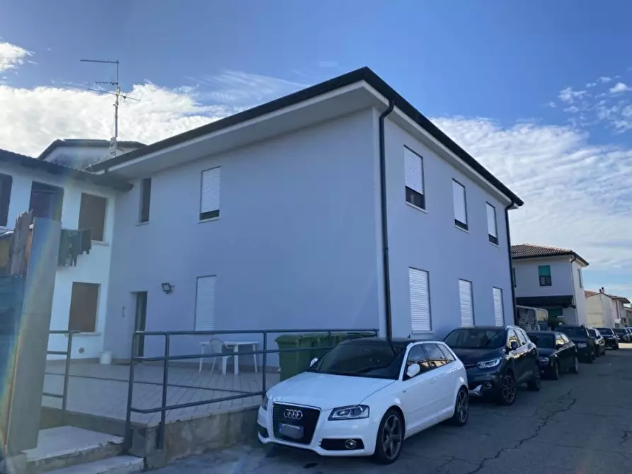 Immagine 11 di Appartamento in vendita  in via Borgo Quaresima a Roverbella