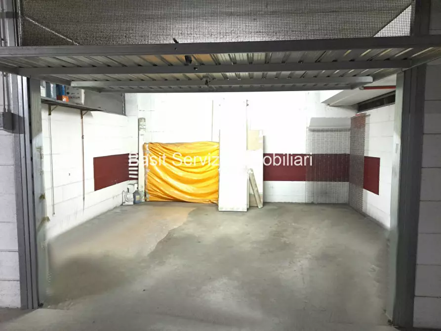 Immagine 2 di Garage in vendita  in Via Enrico Cruciani Alibrandi a Roma