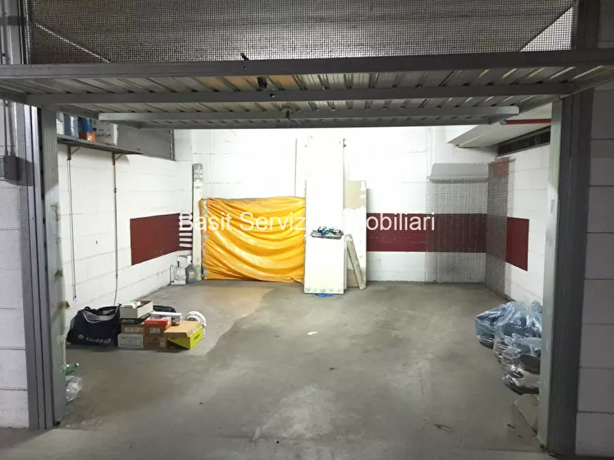 Immagine 3 di Garage in vendita  in Via Enrico Cruciani Alibrandi a Roma