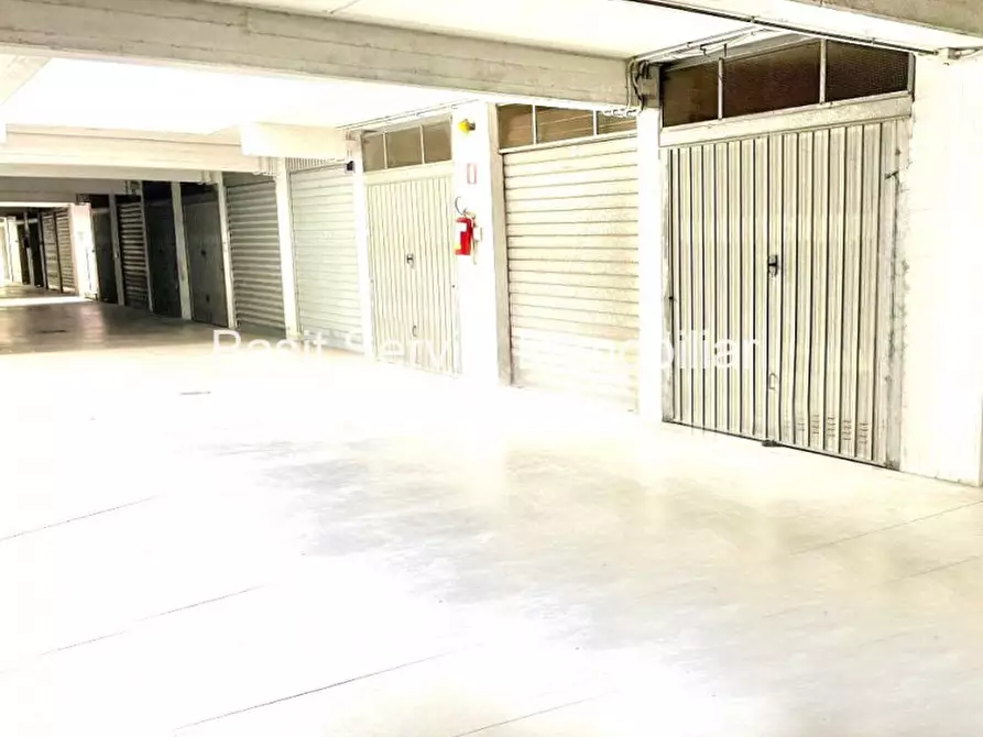 Immagine 4 di Garage in vendita  in Via Enrico Cruciani Alibrandi a Roma