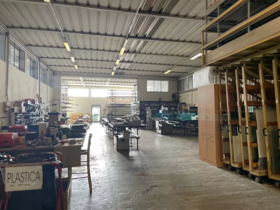 Immagine 1 di Capannone industriale in vendita  in via di vittorio a Mira