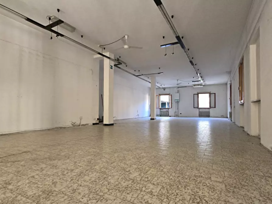 Immagine 3 di Negozio in vendita  in via Principe Umberto a Este