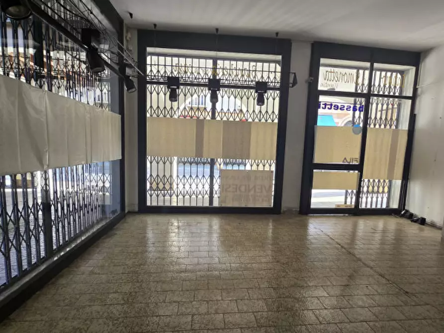 Immagine 5 di Negozio in vendita  in via Principe Umberto a Este