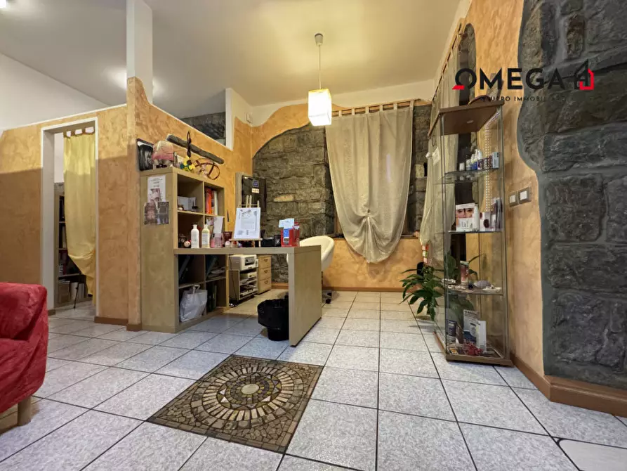 Immagine 2 di Negozio in vendita  in Via Udine 20 a Trieste