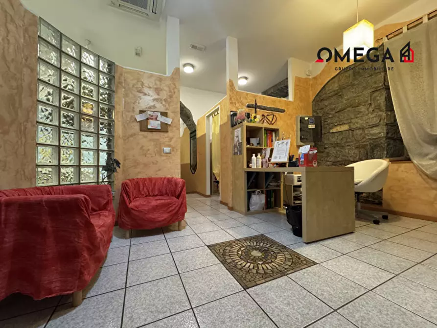 Immagine 3 di Negozio in vendita  in Via Udine 20 a Trieste