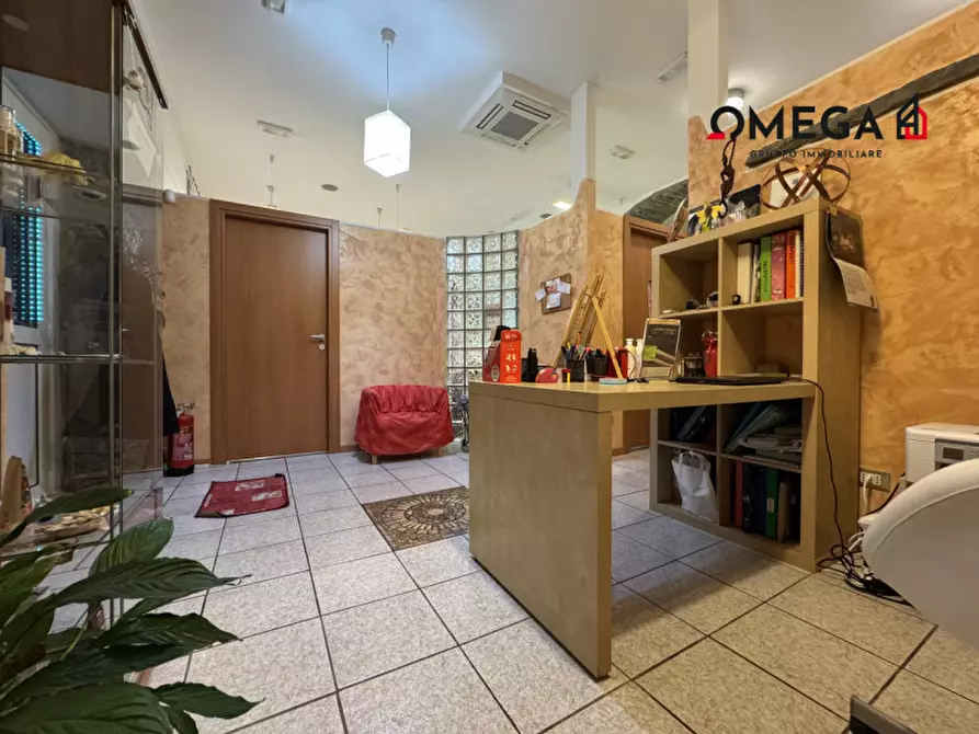 Immagine 4 di Negozio in vendita  in Via Udine 20 a Trieste