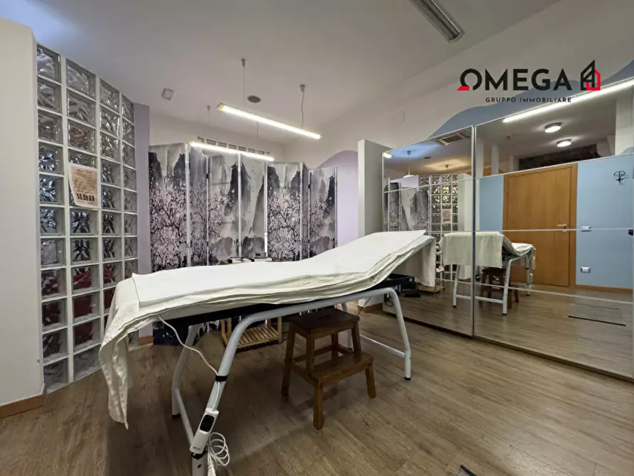 Immagine 14 di Negozio in vendita  in Via Udine 20 a Trieste